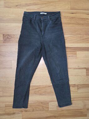 Levi's High Waisted Mom Jean